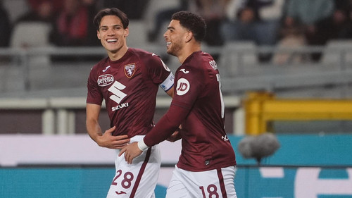 Torinos Che Adams celebrates after scoring the 1-0 goal for his team during the warm up before the S.jpg