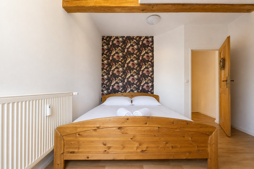 11a Schlafzimmer HZ Frontansicht.png