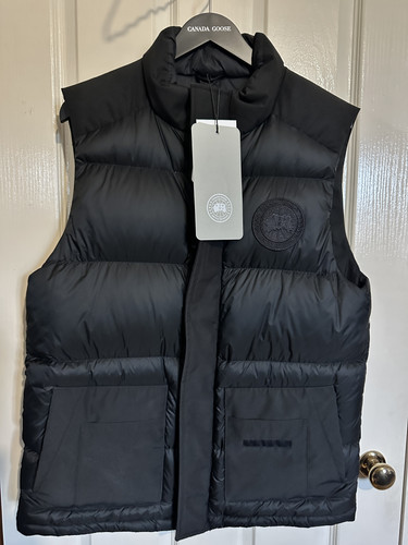 CanadaGoose Vest 01.jpg