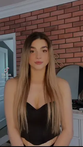 julia żugaj v0 3xp0rkvu00d91.webp