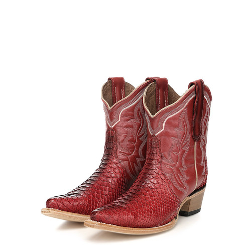 L8115 boot MO e.jpg