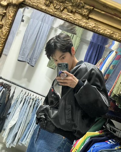 230128 doyoung instagram update in mexico city v0 lnbywvgt5xea1.png