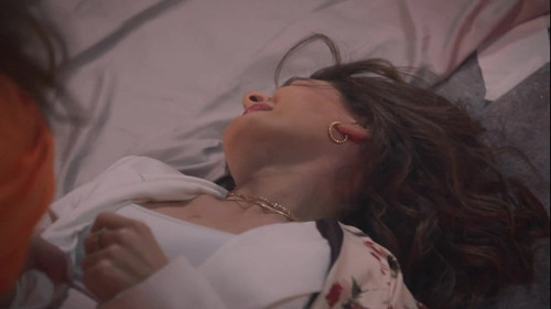 Corazon de oro Ep 45 Mayrin Villanueva punch 1.jpg