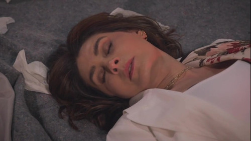 Corazon de oro Ep 45 Mayrin Villanueva punch 2.jpg