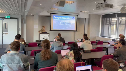 E 9drA7BzzApKbg1.jpg