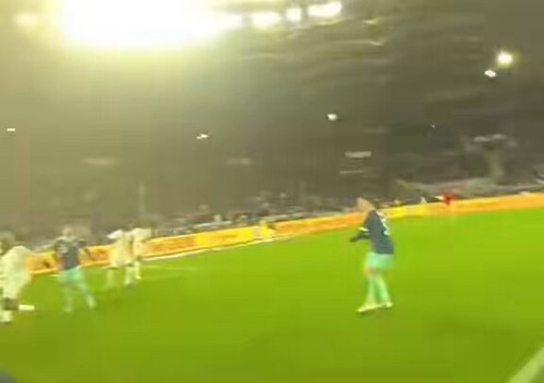 HNayF4CJPHOkq Nw.jpg