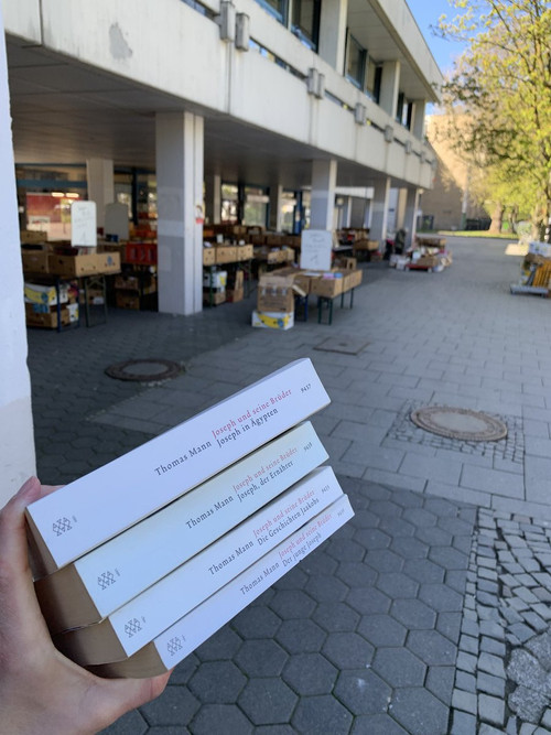 HFX Pq1a8AI2GsT?format=jpg.jpg