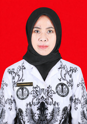 Potret formal dengan hijab dan batik.png