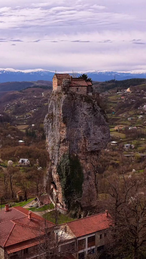 kienjREBM mjJFMV.jpg