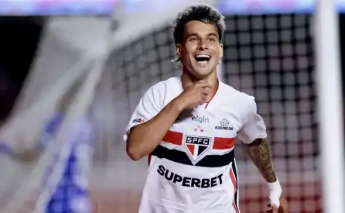 Ferreira brilha sob comando de Roger Machado e alcança quatro gols na temporada