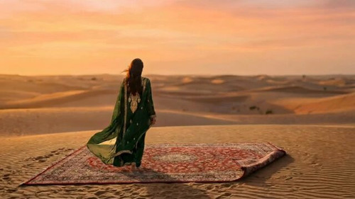 aj1EWPGIood9SU b.jpg