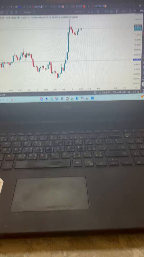 eIVYNolTH3G 3JyP.jpg