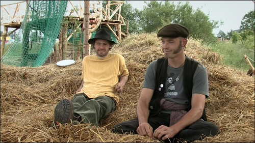 Der.Zaun.2007.576i.DVD.REMUX.DD.2.0.MPEG2 lapping.0:17:49.png