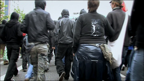 Der.Zaun.2007.576i.DVD.REMUX.DD.2.0.MPEG2 lapping.0:35:38.png