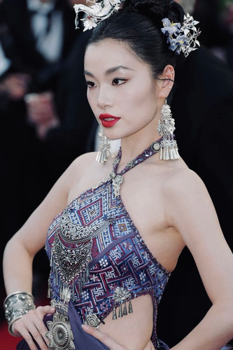 79届戛纳电影节 开幕红毯 氧化菊 1 PingYixuan Photo 来自小红书网页版.jpg