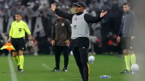 Roger Machado fala sobre a situação de Arboleda e Maik no São Paulo