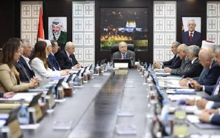 مجلس الوزراء يدعو مختلف القطاعات إلى مراعاة الظرف العام والأوضاع الاقتصادية الصعبة التي يمر بها المواطنون، وضمان استمرار تقديم الخدمات الأساسية والملح...