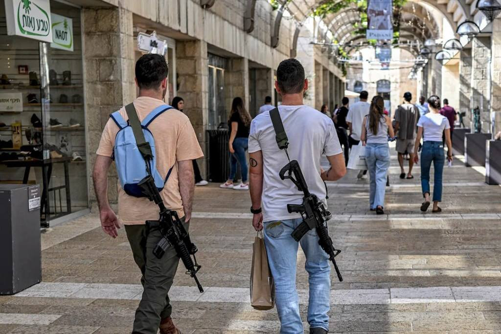 توصل وزراء خارجية الاتحاد الأوروبي إلى اتفاق سياسي لفرض عقوبات جديدة على مستوطنين إسرائيليين، على خلفية الهجمات التي تستهدف الفلسطينيين في الضفة الغرب...