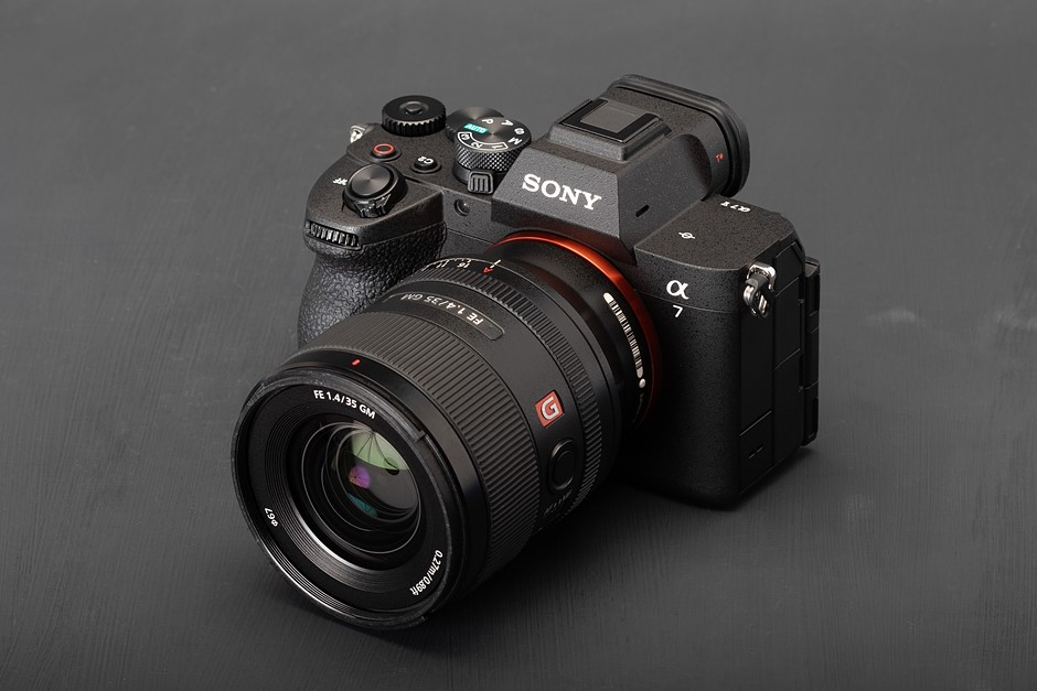 The Sony a7 V Topped a Major Sales Chart for a Fifth Straight Month