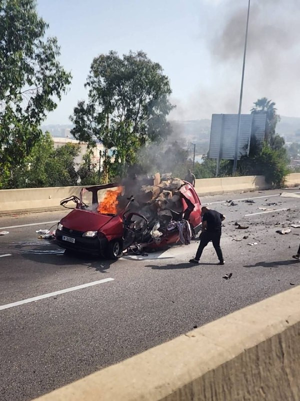 مسيّرة إسرائيلية تستهدف مركبة في منطقة الجية بمحافظة جبل لبنان....