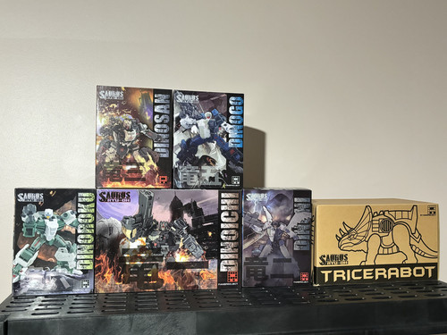 FANS PROJECT DINOKING MISSING 1 FIGURE NEW MIB $400.jpg