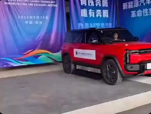 F 6L Im7gxvj7INK.jpg