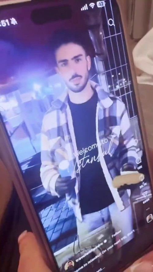 UVvBE Fa67RIDuSV.jpg