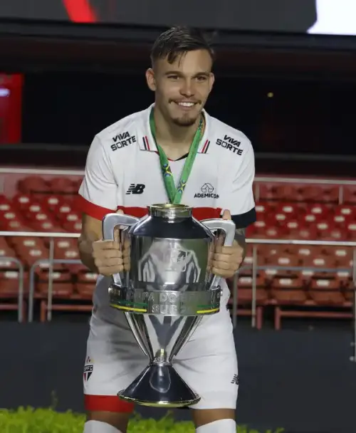 Made in Cotia: São Paulo renova contrato do volante Negrucci até 2029