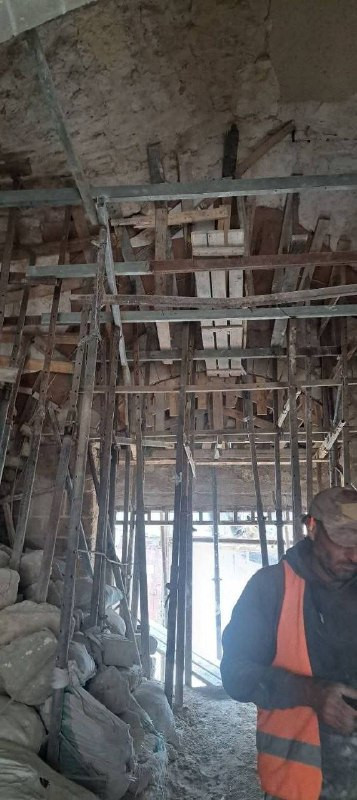 بعد أن تعرّض للقصف والتدمير من قبل الاحتلال، بدأت أعمال ترميم بوابة المسجد العمري الكبير في مدينة غزة، في خطوة لإعادة إحياء أحد أبرز المعالم التاريخية...