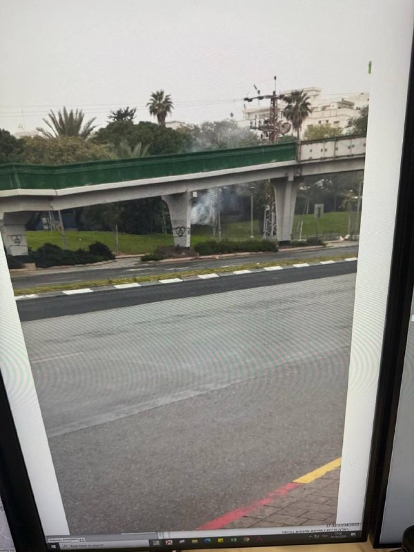 لحظة سقوط مقذوف من صاروخ إيراني انشطاري على تل أبيب....