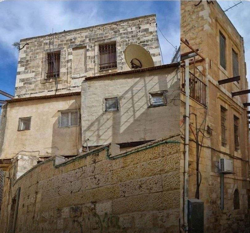 مؤسسة عير عميم الحقوقية: محكمة الاحتلال تقرر الإخلاء القسري لعائلة الباشا الفلسطينية من منزلها في البلدة القديمة بالقدس المحتلة قبل تاريخ 26/4/2026، ل...