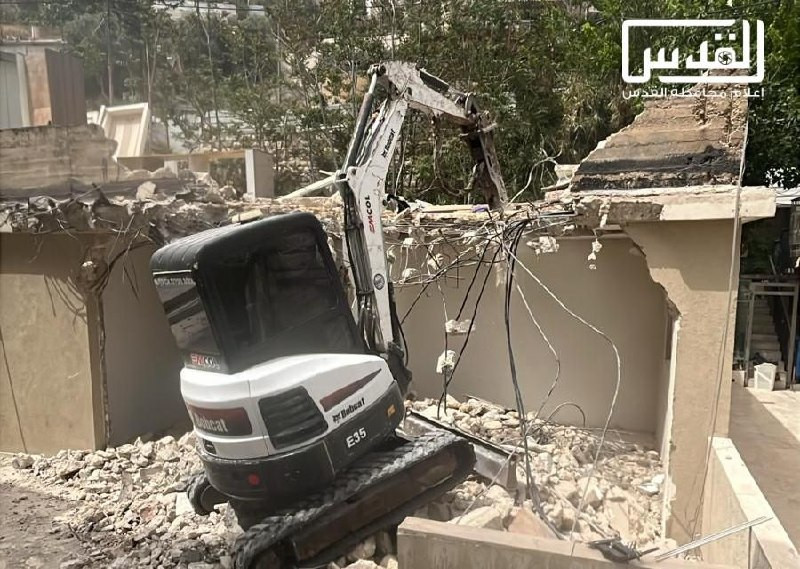 محافظة القدس: سلطات الاحتلال تجبر المواطن المقدسي وائل هاشم جلاجل على هدم منزله ذاتياً في حي البستان ببلدة سلوان جنوب المسجد الأقصى المبارك. يذكر أن م...