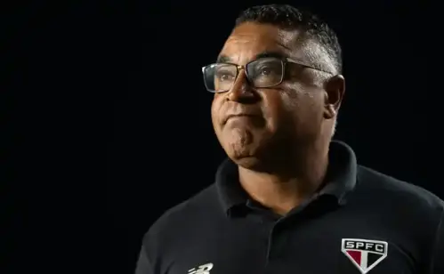 São Paulo sofre revés diante do Vasco em partida marcada por decisões controversas de Roger Machado