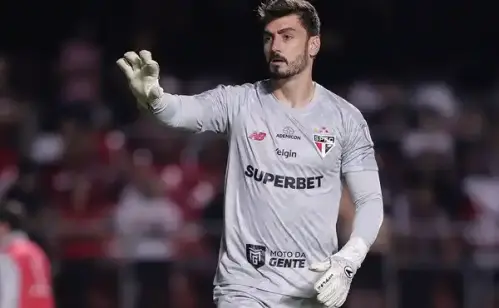Torcida critica atuação de Rafael após falha em defesa de pênalti contra o Vasco
