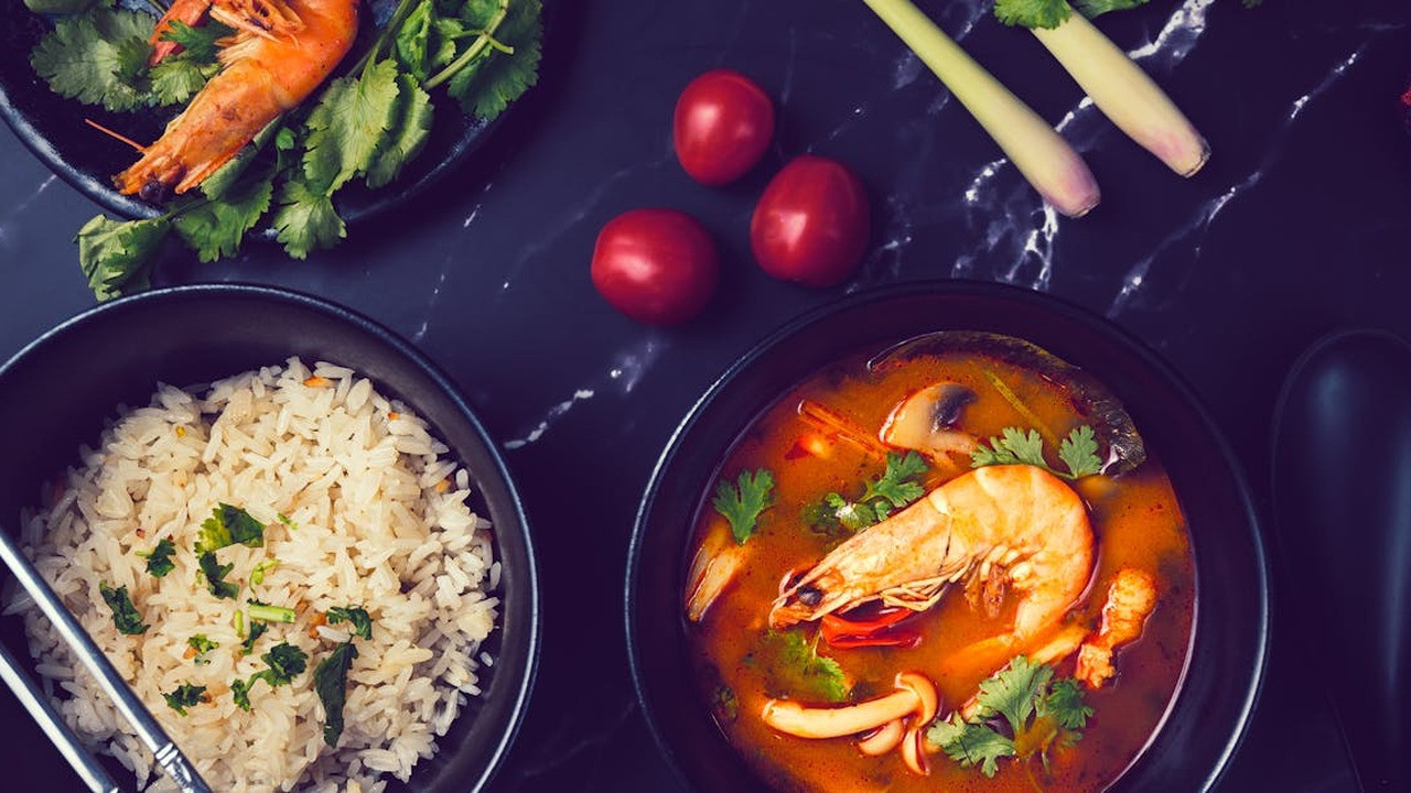 [Inovasi & Fusion] Resep tomyam seafood otentik dengan aneka isian