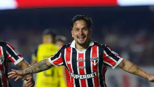 Artur se destaca como peça-chave no crescimento do São Paulo