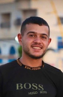 الاحتلال يمنع عائلة الشهيد محمد أحمد السويطي من إقامة بيت عزاء في قرية أفقيقيس غرب دورا جنوب الخليل، بعد استشهاده برصاص الاحتلال قرب مستوطنة "نجوهوت" ...