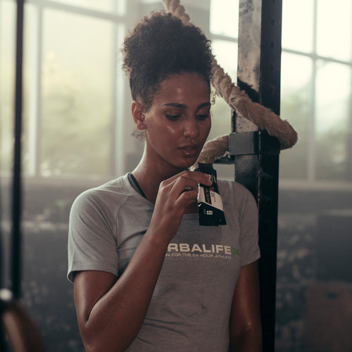fi woman eating protein bar.jpg
