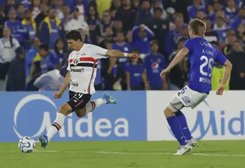 São Paulo sofre na altitude, mas defesa garante liderança e estreia segura de Coronel