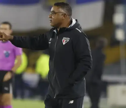 São Paulo mantém defesa intacta e Roger explica escolha por três zagueiros