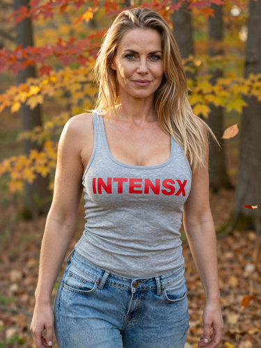 reife blondine herbstwald bunter laub IntensX shirt.png