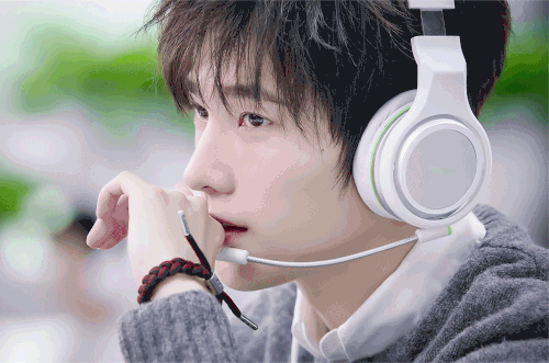 006Unktely1gai4z2y34cg30rs0ieb2p.gif