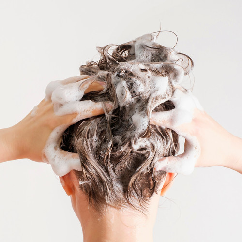 li woman shampoo hair.jpg