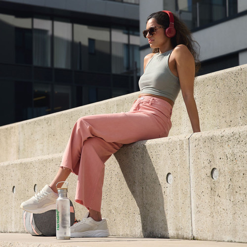 li woman sat outdoors.jpg