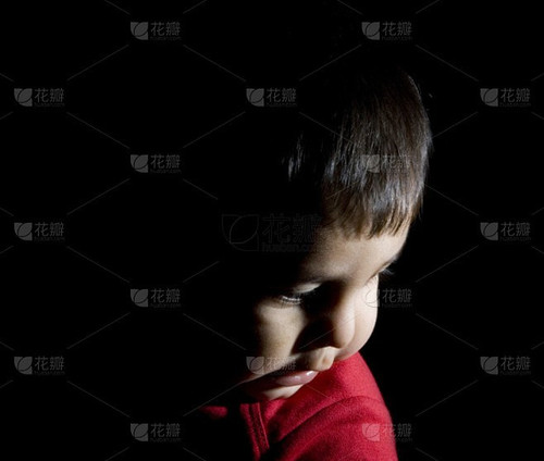 266 01 黑暗中的孩子们.jpg