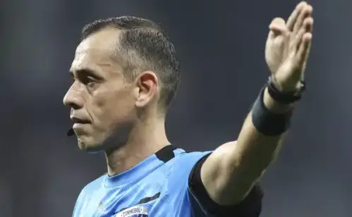 Djhordney sofre impacto, atendimento é negado e revolta São Paulo na Sulamericana