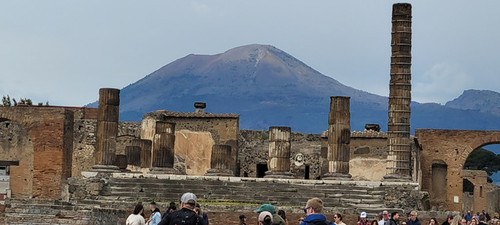 PompeiruinswithVesuviusinview 27March2026.jpg