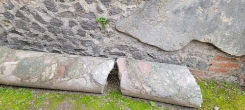 brokencolumsatPompei.jpg