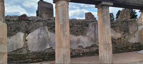 ColumnsofPompei 2.jpg
