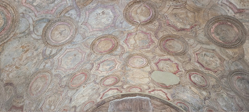 deciratedroofofhouseatPompei.jpg